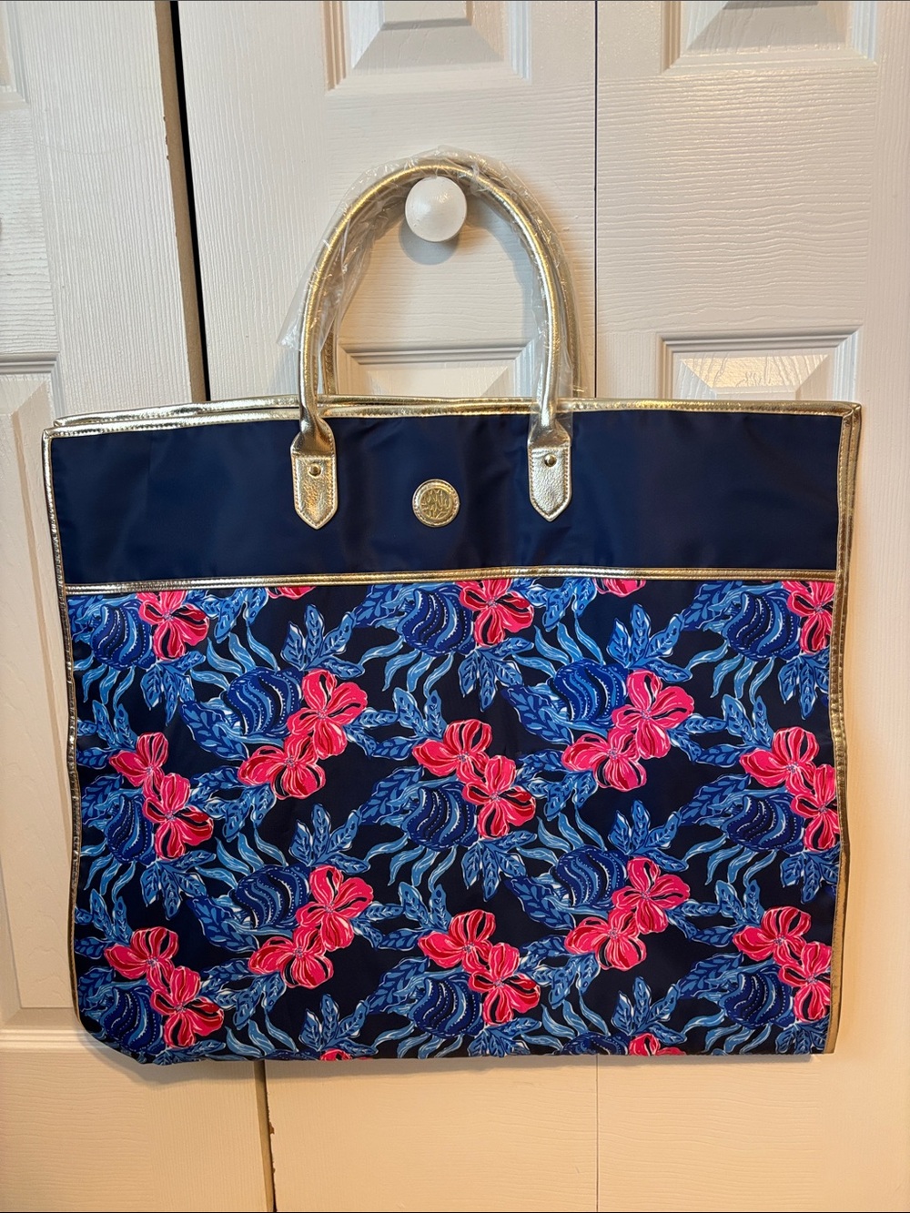 Lilly Pulitzer Travel Garment Bag-"Low Tide Navy It's Ofishell" Print